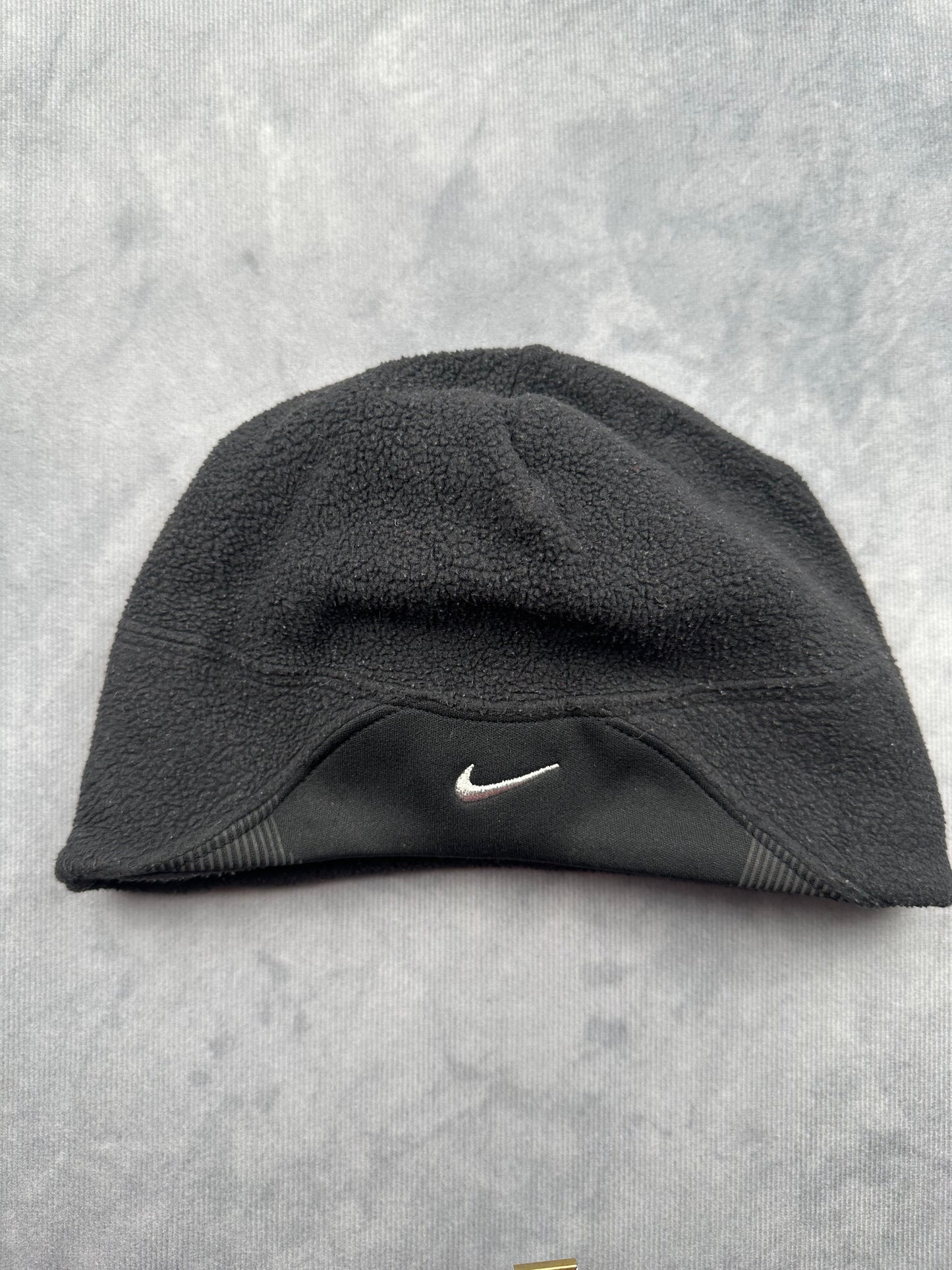 Nike Vintage Winter Mütze Sportswear schwarz Läufer Beanie
