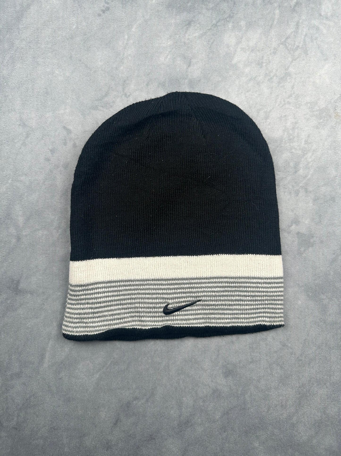 Nike Beanie Sportswear Wendemütze Winter schwarz/weiß/grau